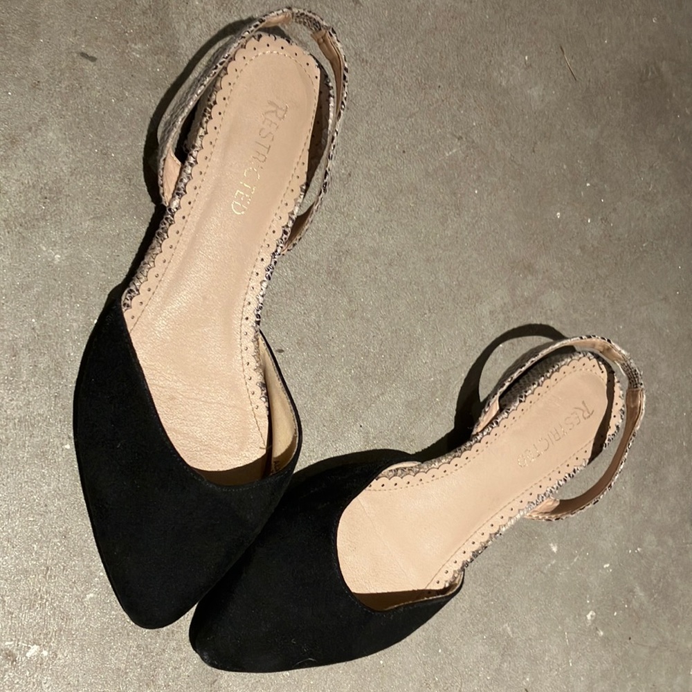 Restricted pointed black and snake skin print sandals